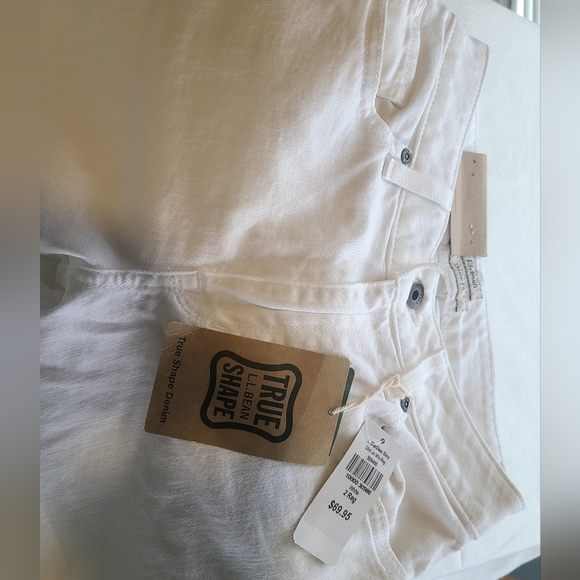 L.L. BEAN Classic Fit Skinny Jeans. White. Reg 2. - Picture 8 of 12